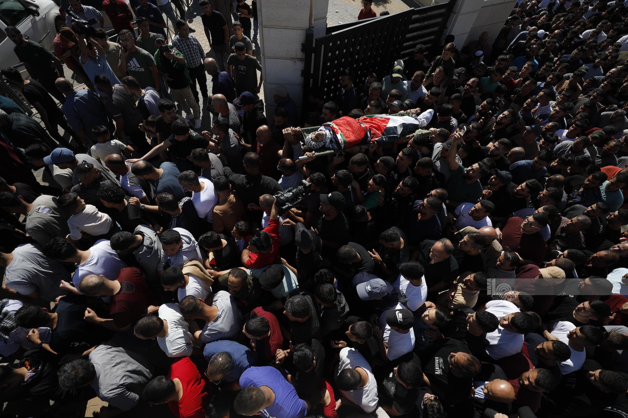 تشييع جثمان الشهيد الطفل يامن صامد حامد (15 عاما) في بلدة سلواد شرق رام الله (تصوير: حمزة شلش/ وفا) تشييع جثمان الشهيد الطفل يامن صامد حامد (15 عاما) في بلدة سلواد شرق رام الله (تصوير: حمزة شلش/ وفا)